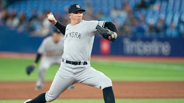 Blue Jays sign reliever Chad Green